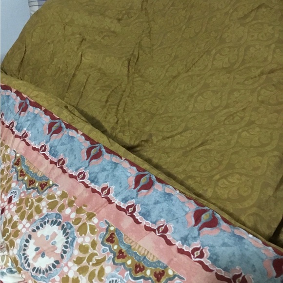 DTUDIO D COMFORTER WITH 2 SHAMS - Picture 6 of 7
